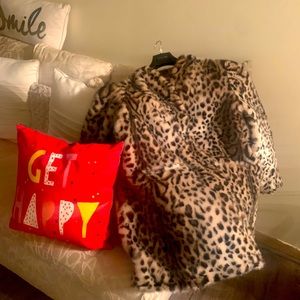 VIA SPIGA 2X Fun Faux Chetah Print coat